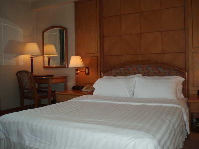 Gardford International Hotel Canton Esterno foto
